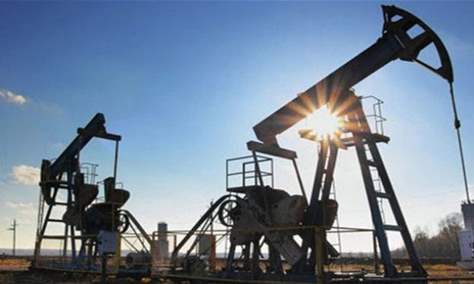 استقرار أسعار النفط بعد توقعات بتراجع الطلب