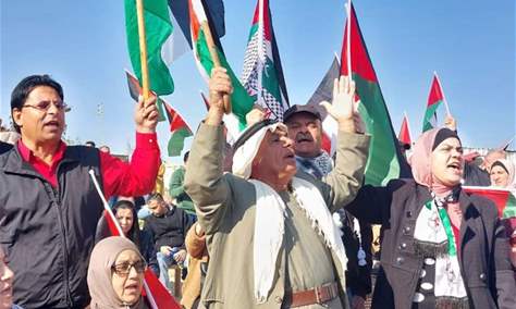 أعضاء من الكنيست يقتحمون &quot;الخان الأحمر&quot;... والفلسطينيون يتصدّون 
