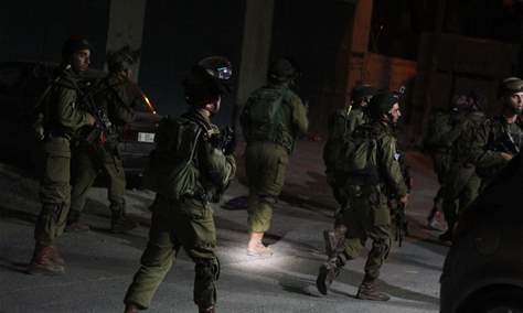  الاحتلال يعتقل خمسة فلسطينيين بينهم أسيران محرران من الضفة الغربية