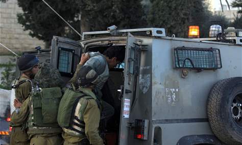 قوات الاحتلال تقتحم عدة مناطق بالضفة وتعتقل فلسطينيا