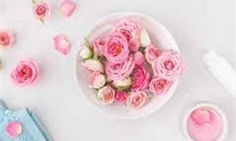 ما الفرق بين ماء الورد وماء الزهر؟