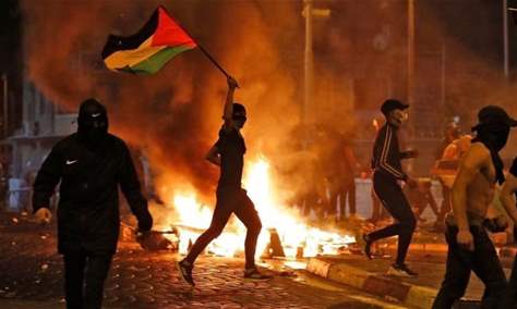 استهداف لحواجز وأبراج الاحتلال بالضفة وزحوف نحو الأقصى 