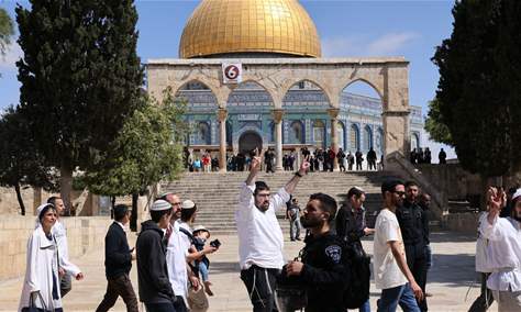 مئات المستوطنين يقتحمون المسجد الأقصى بـ&quot;عيد الغفران&quot;