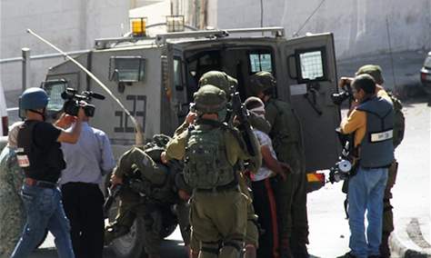 قوات الاحتلال تعتقل 3 أطفال جنوب بيت لحم وشابين فلسطينيين