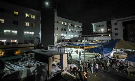 الاحتلال يقتحم مستشفى الشفاء ويطلق النار داخل غرف المرضى