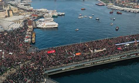 عشرات آلاف الأتراك يتظاهرون في اسطنبول تضامنا مع غزة