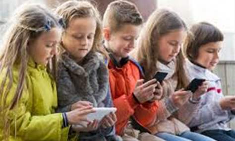 أستراليا تبدأ حظر استخدام الأطفال لوسائل التواصل