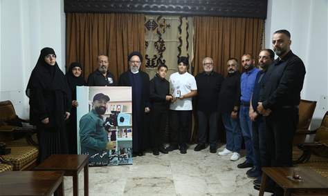 قناة الإيمان الفضائية تكرّم عائلة المصوّر والمخرج الشهيد الزميل علي خليل