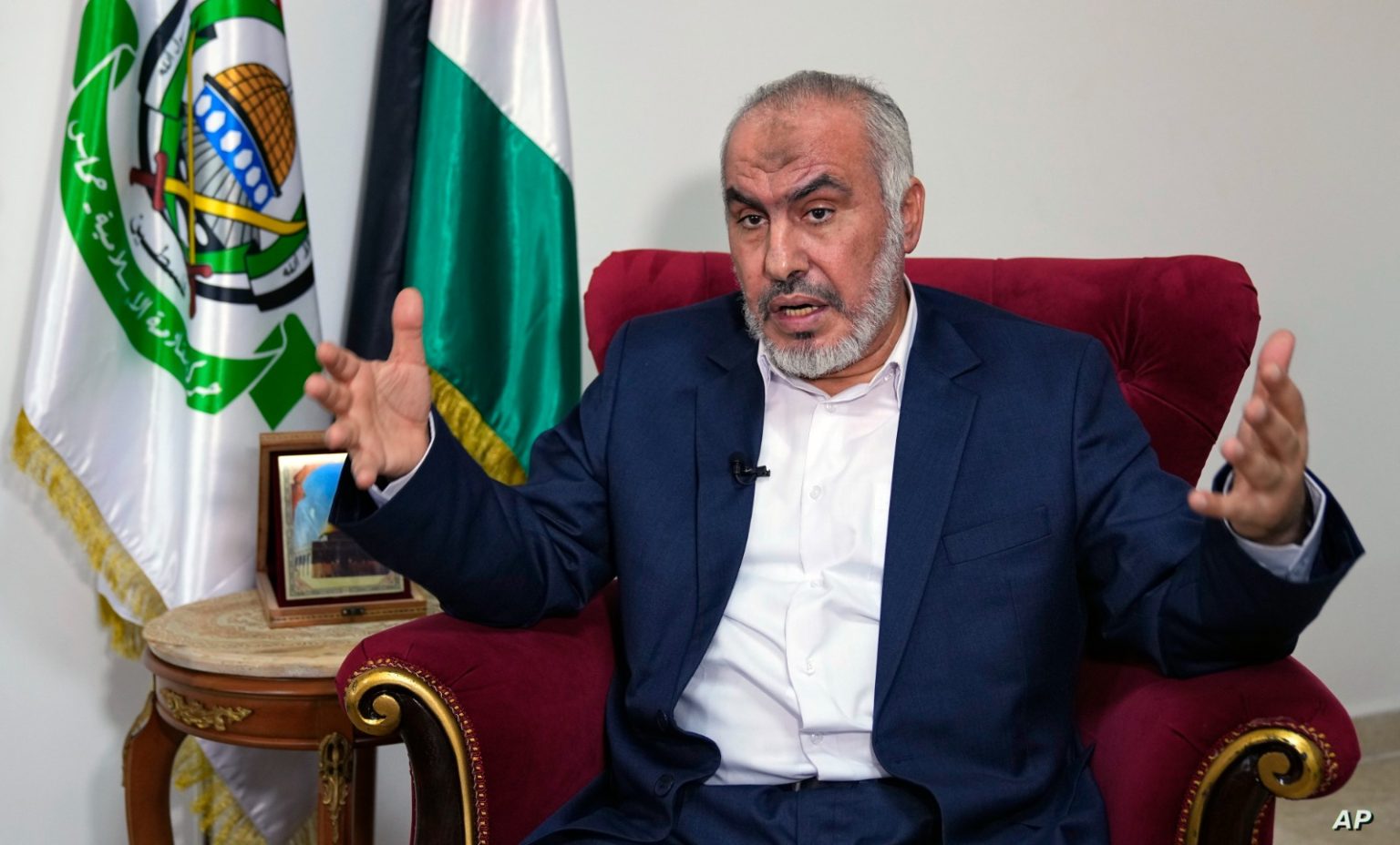 حركة حماس تناقش مع مصر وقطر صفقة تبادل أسرى جديدة.