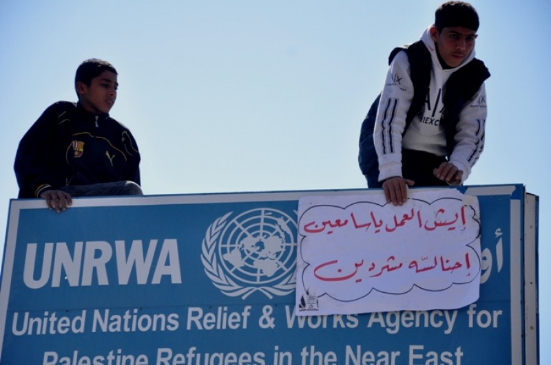 وقف تمويل الاونروا للاجئين الفلسطينيين